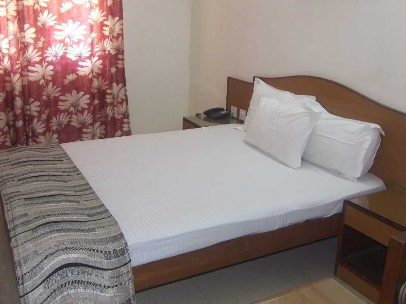 Hotel Brisa Marina Caranzalem Екстер'єр фото