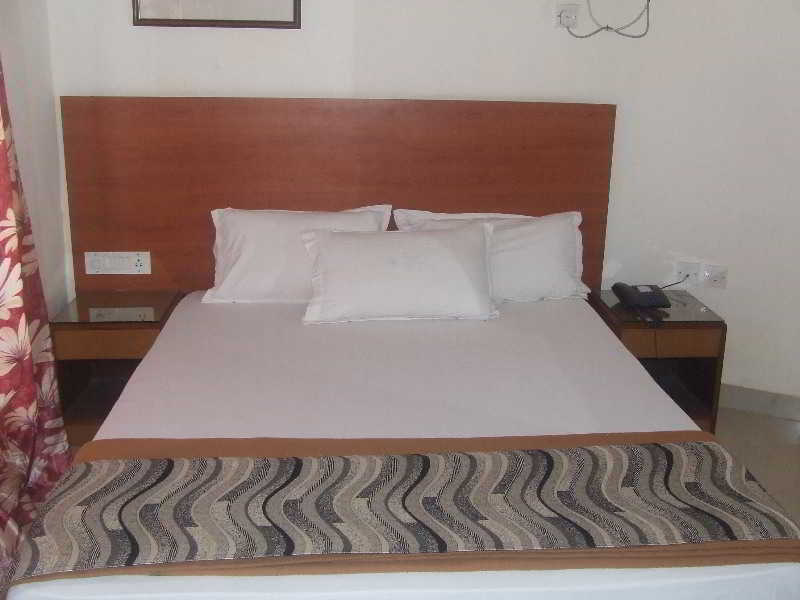 Hotel Brisa Marina Caranzalem Екстер'єр фото