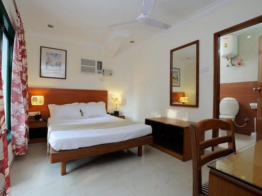 Hotel Brisa Marina Caranzalem Екстер'єр фото