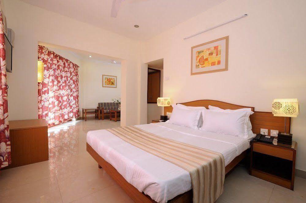 Hotel Brisa Marina Caranzalem Екстер'єр фото